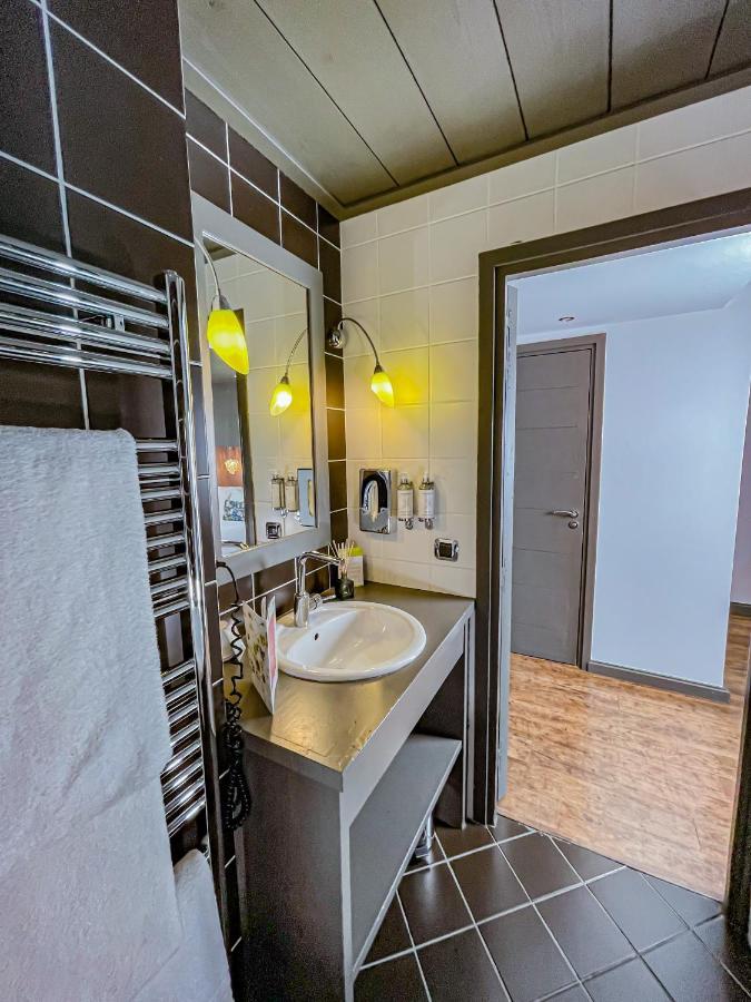 La Maison Rouge Chambéry Eksteriør bilde